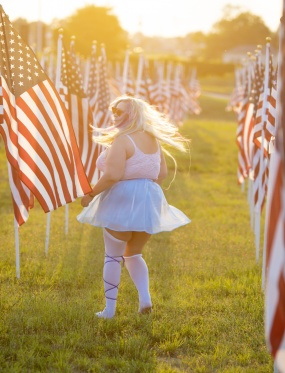 性感微胖白丝袜美女图片